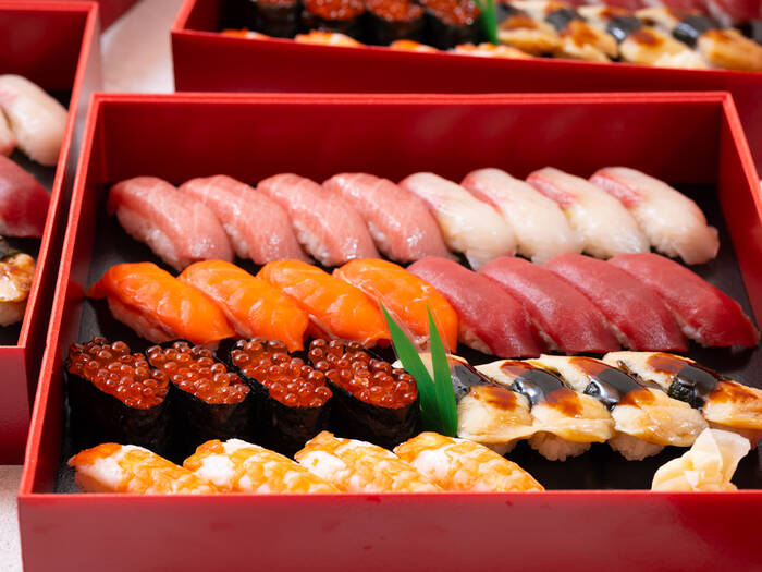 鮨だけお届け》折箱入・豊洲直送つかごし特上鮨｜懐石tsukagoshi(カイ