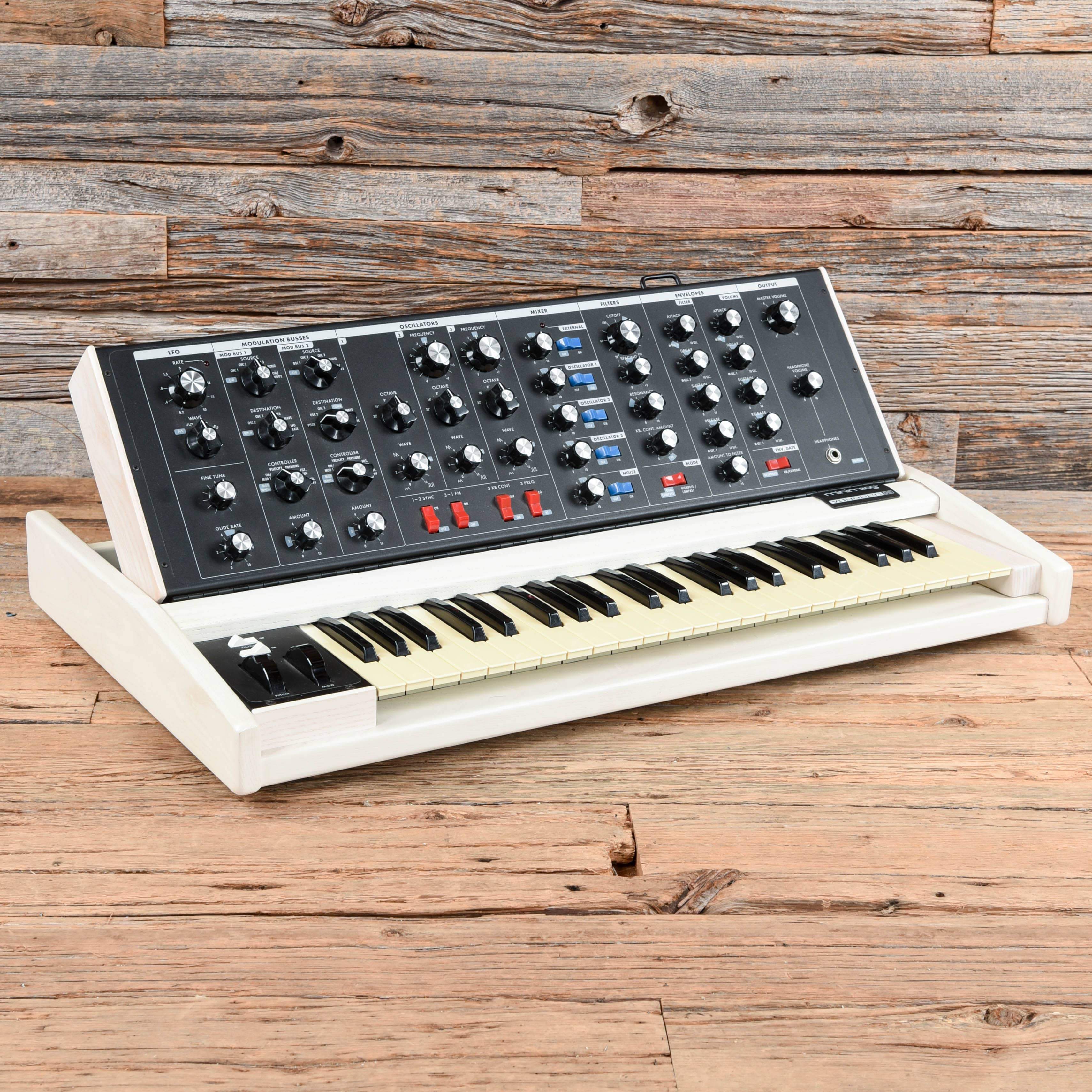 Moog MiniMoog Voyager Old School Edition White Wash – Chicago