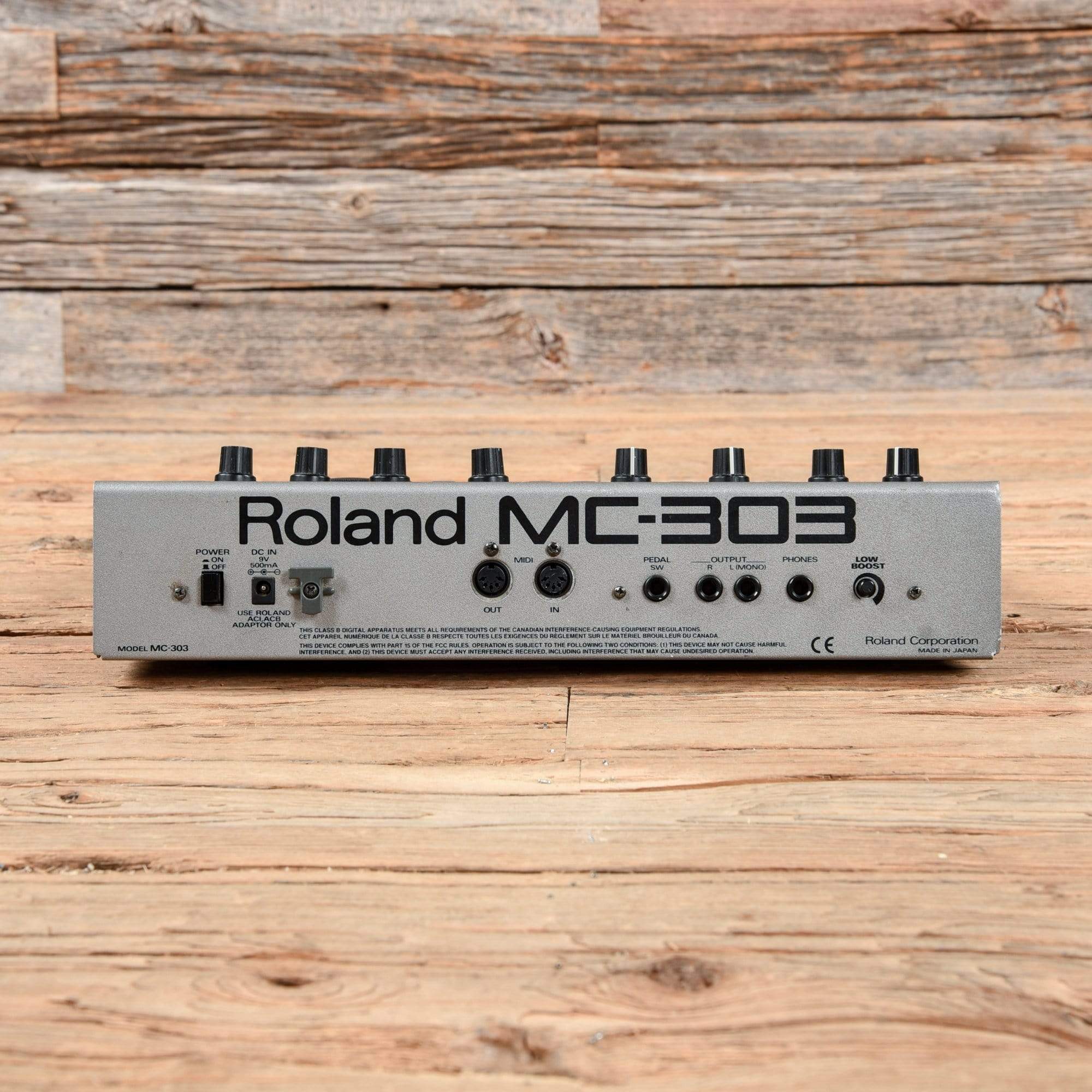 Roland MC-303 Groovebox – Chicago Music Exchange