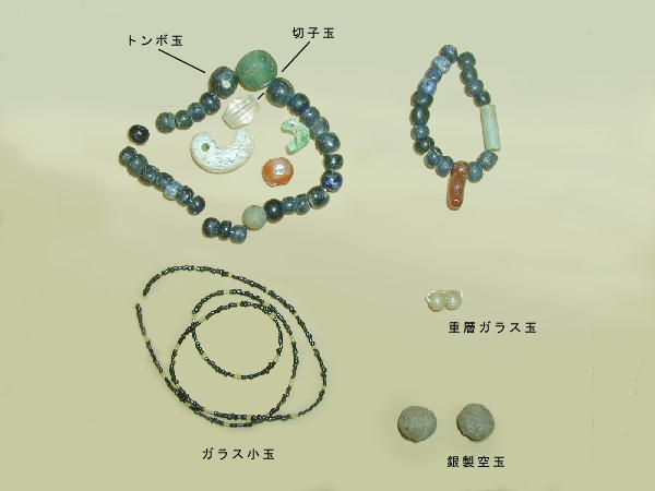 古墳期 硝子玉一連 風化 出土品 とんぼ玉 古墳期 硝子玉一連 風化 出土