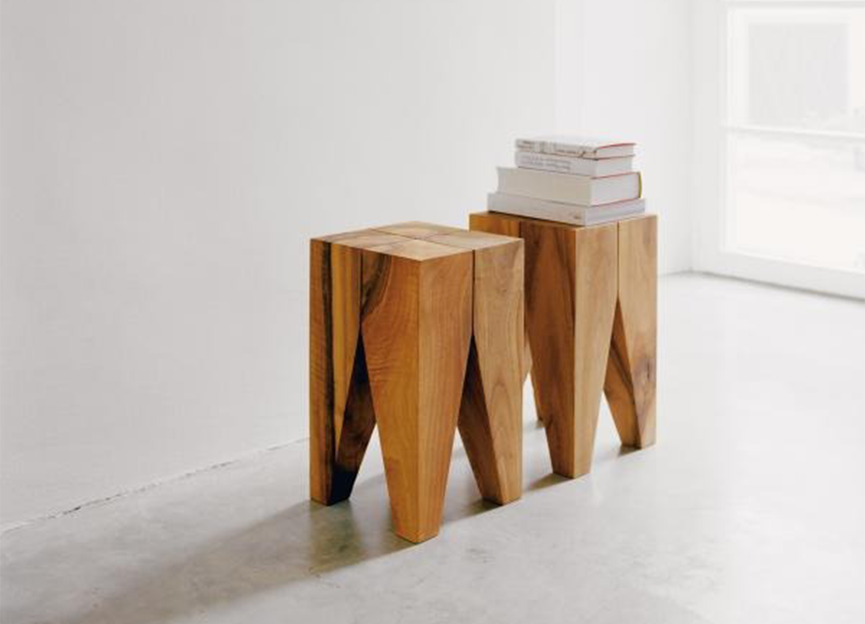 e15 / イーフィフティーン】BACKENZAHN SIDE TABLE バッケンザーン