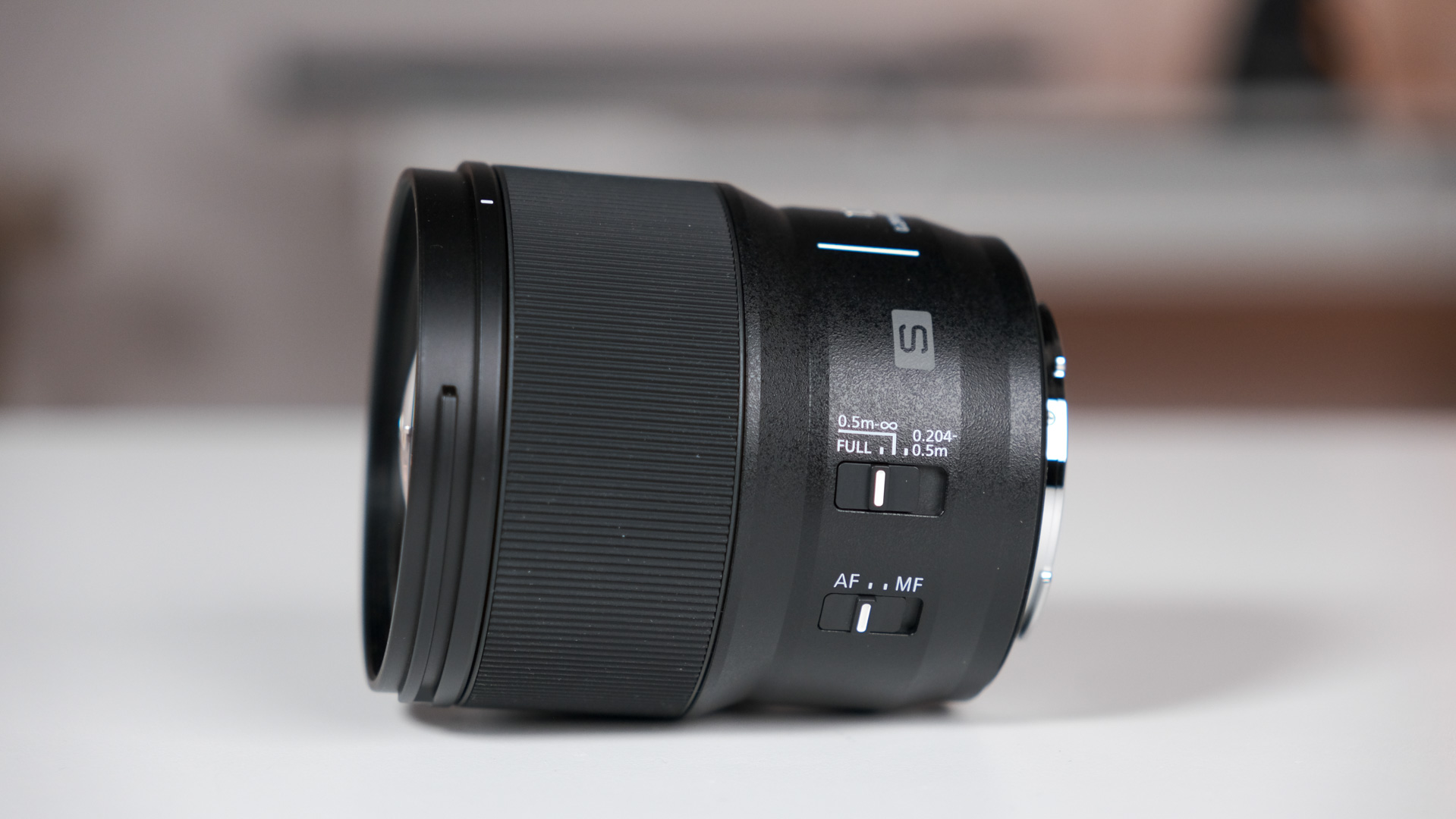 Panasonic LUMIX S 100mm f/2.8 Macro Released - World's Smallest