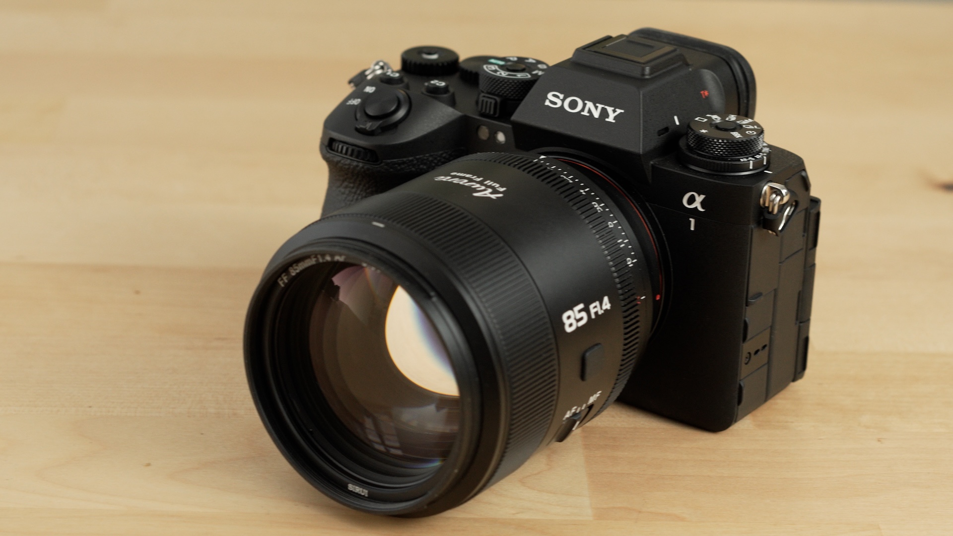 SIRUI Aurora 85mmフルサイズ対応オートフォーカスF1.4レンズ＆ソニー