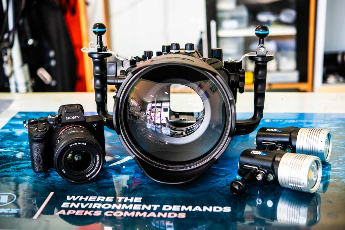 撮影者の水中カメラと水中撮影機材 | 水中写真撮影 空 良太郎