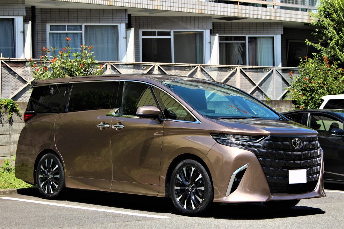 新型40系アルファード プレシャスレオブロンドに似合うホイールは
