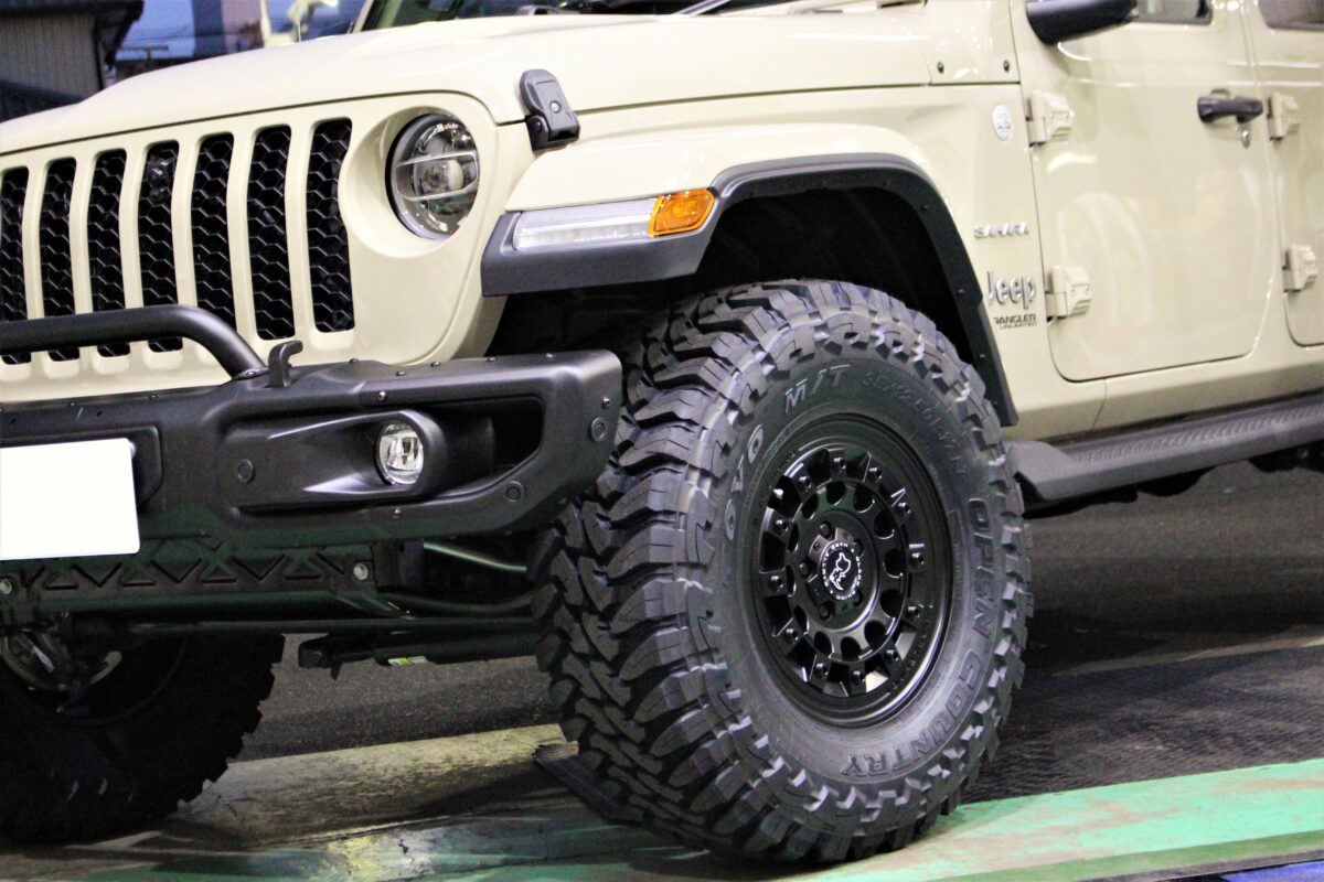 JLラングラー x ラフカントリー2.5 インチアップ x ブラックライノ