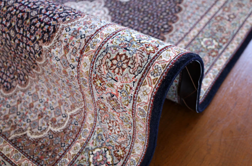 手織りペルシャ絨毯 イラン・タブリーズ産 ウール＆シルク、マヒ柄