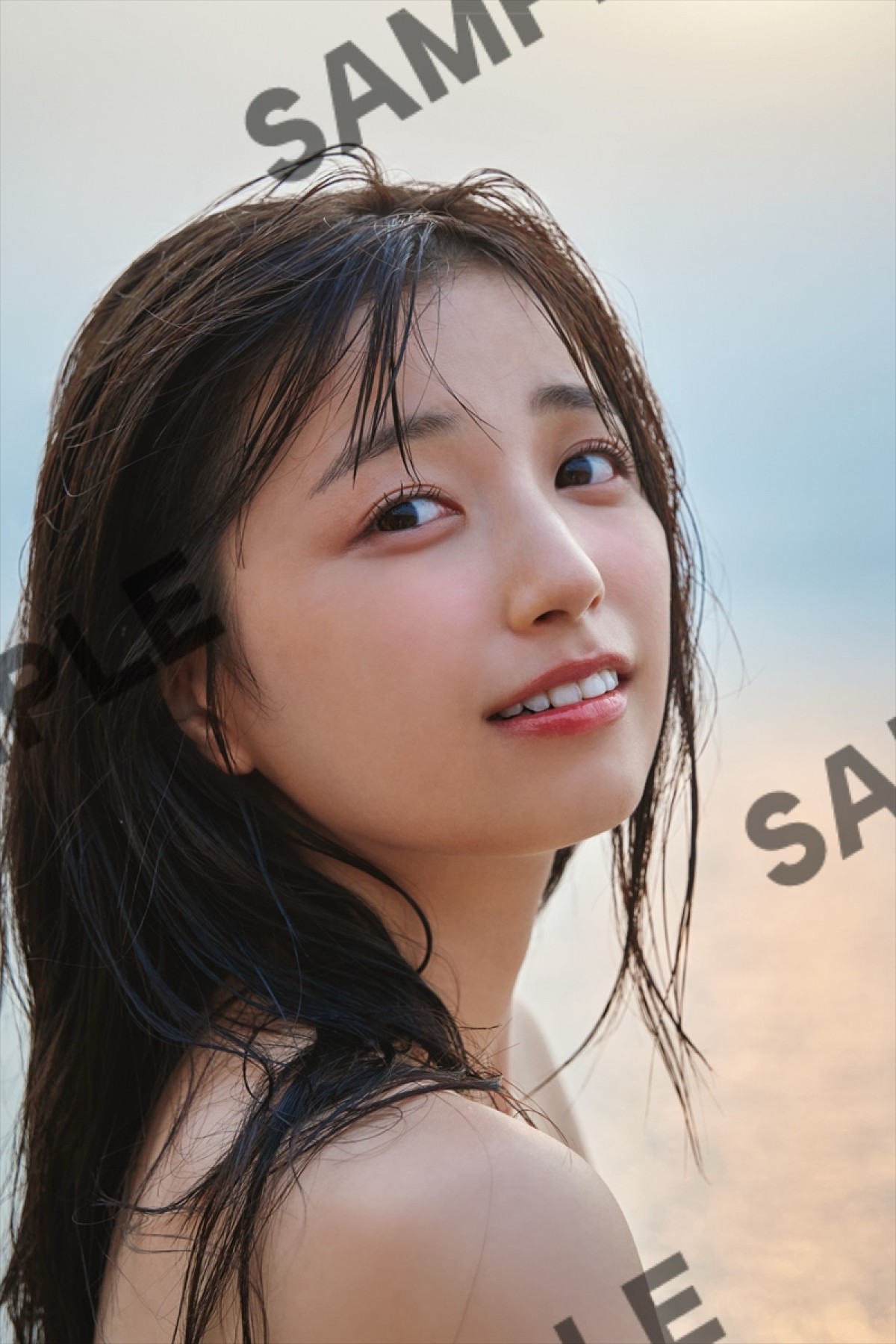 写真）乃木坂46・五百城茉央、“濡れ髪素肌”が美しすぎる！ 1st写真集