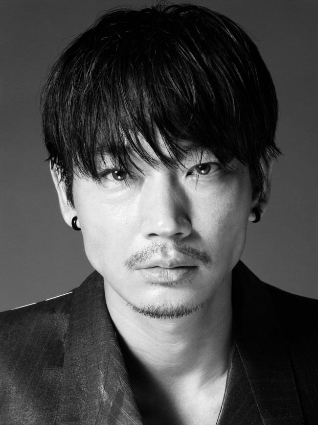 写真総点数545枚！ 綾野剛の肖像作品集発売 写真家・操上和美が撮影