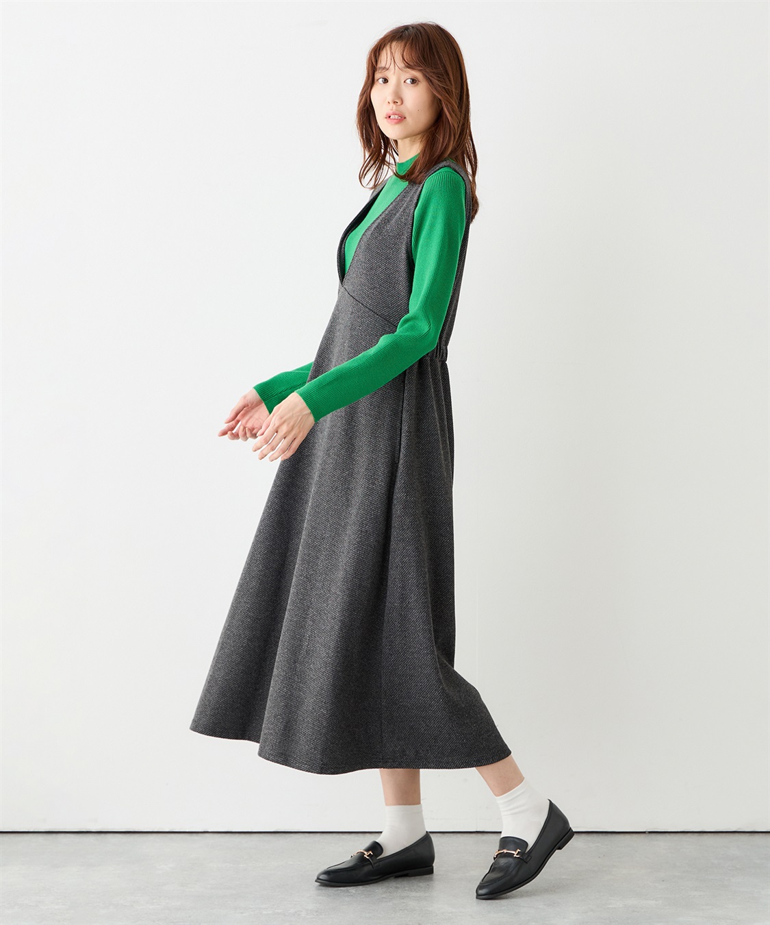 Vネックフレアジャンパースカート Petit Honfleur｜クロスプラス公式