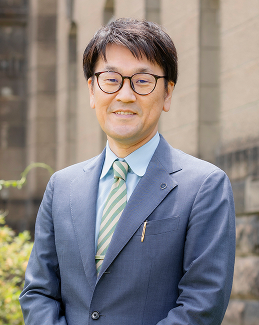 スタッフ紹介 | 行政書士法人エニシア