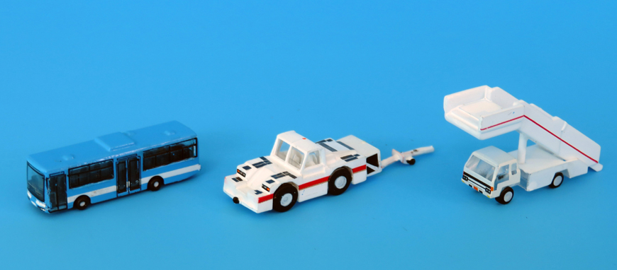 GSE40110 1:400 GSE 青バス・ステップカー・トーイングトラクターと