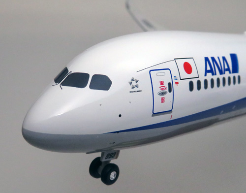 NH20131 1:200 BOEING 787-9 JA893A 完成品（WiFiレドーム・ギアつき