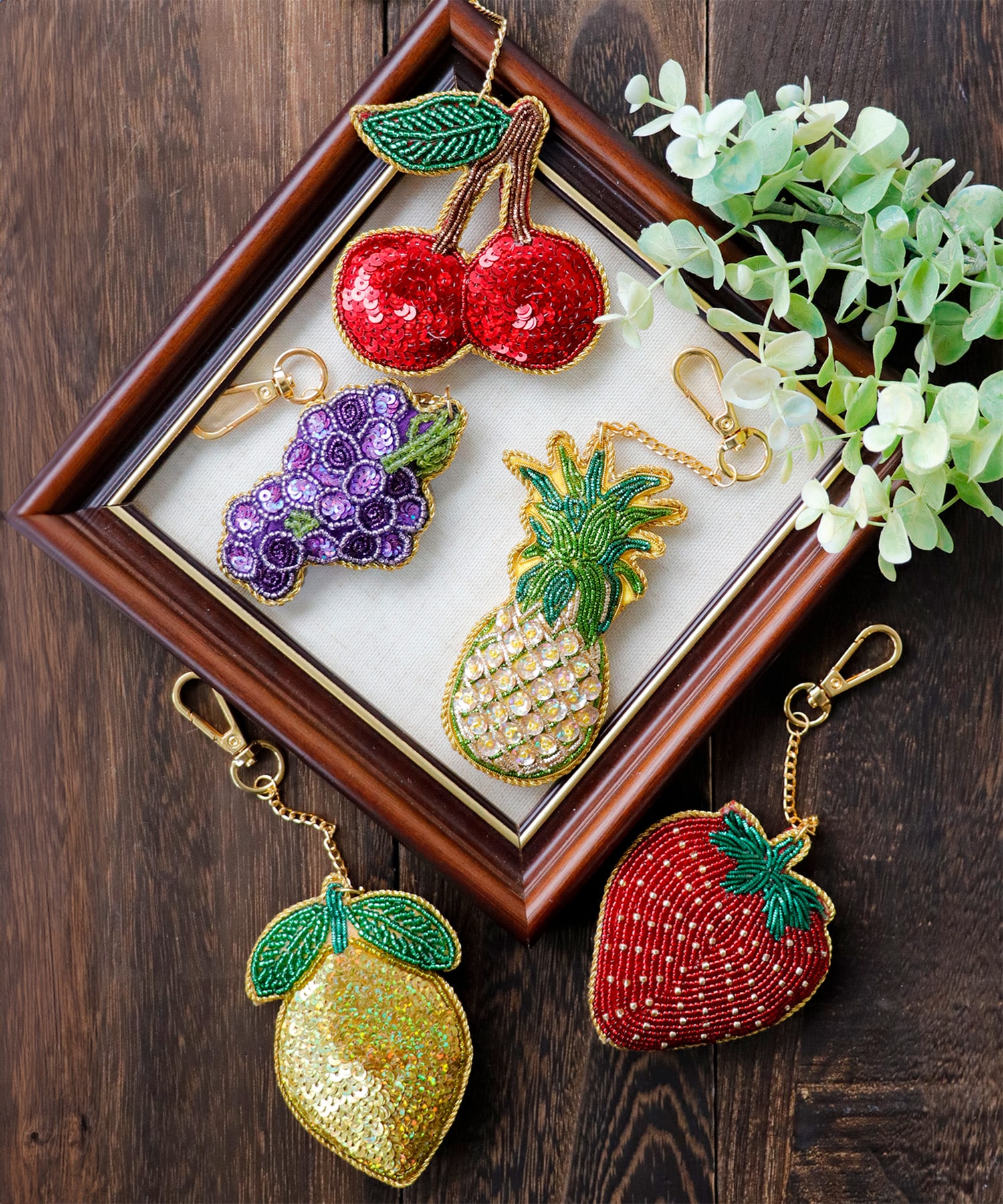 Mrs. GREEN APPLE エデンの園 刺繍キーホルダー (バラ売り可能) Amazon
