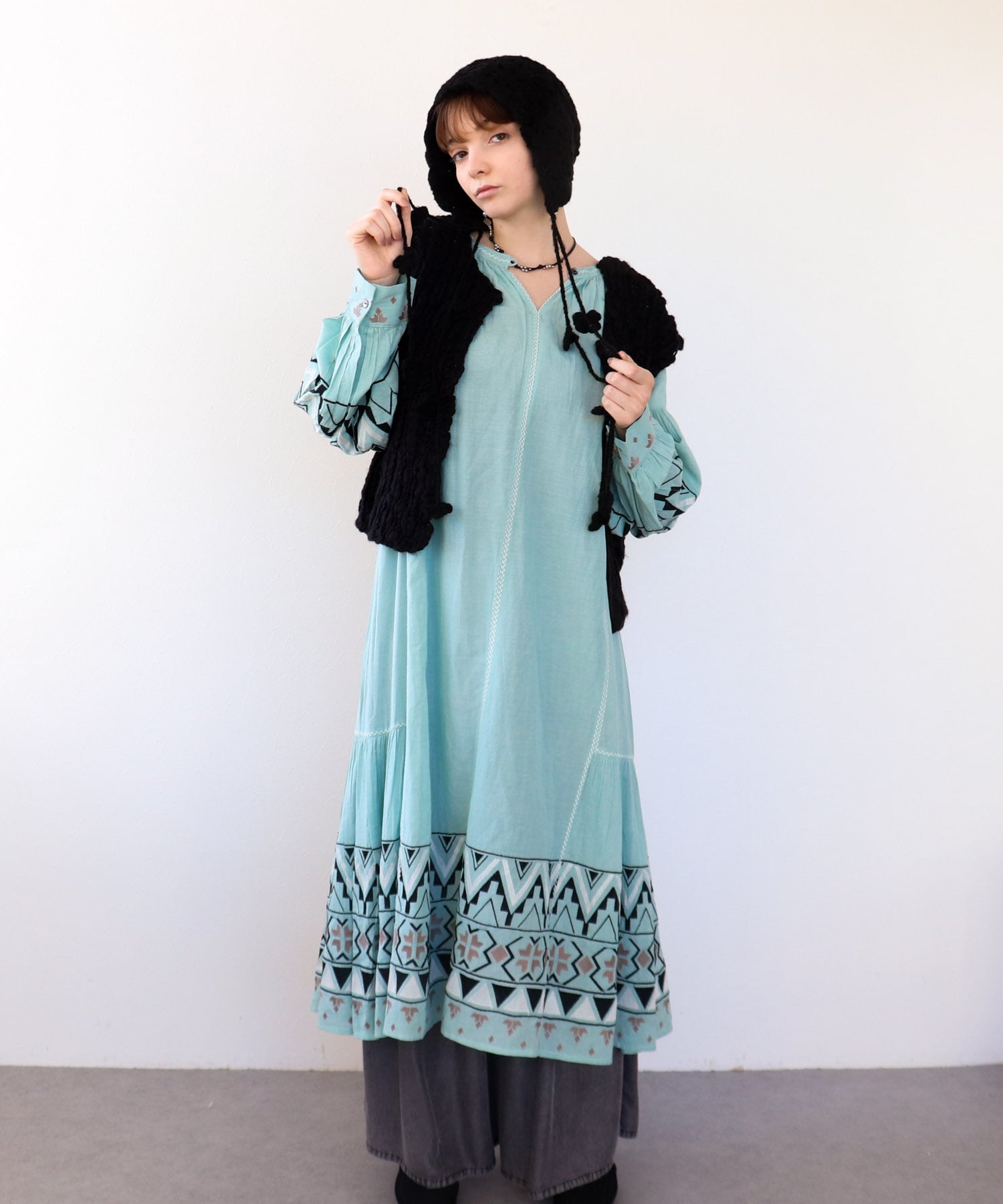 コットンレーヨン刺繍ワンピース | AND ON JIONE STORE（アンドオン