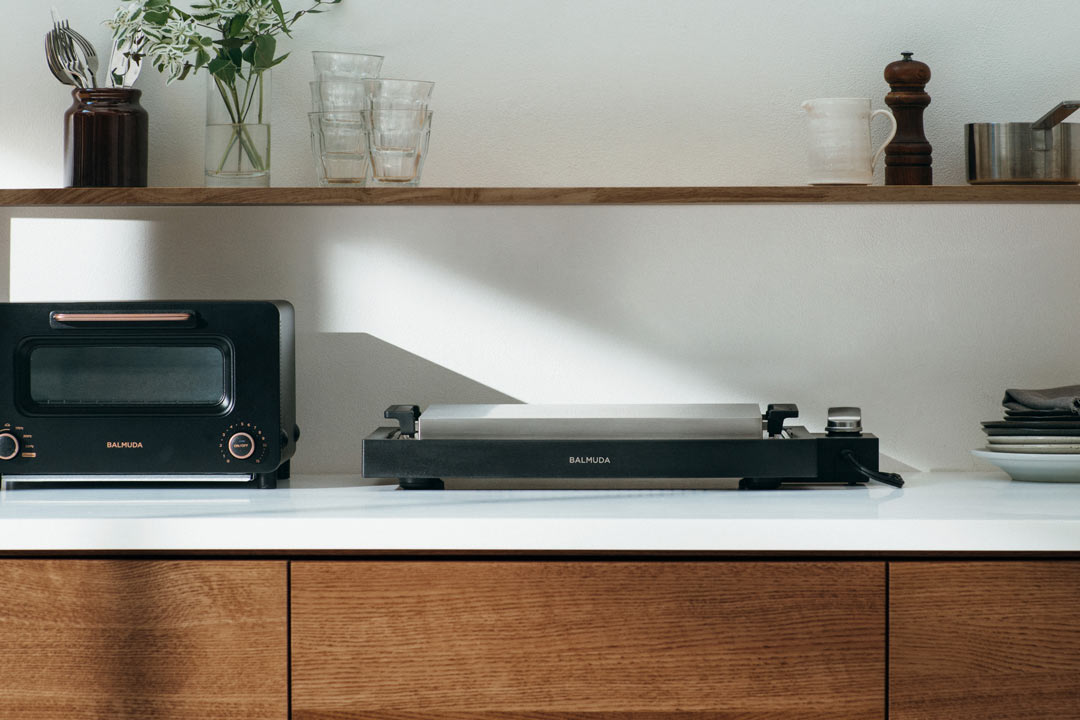 自宅でライブキッチン！バルミューダの最新家電は、想像を上回る次世代