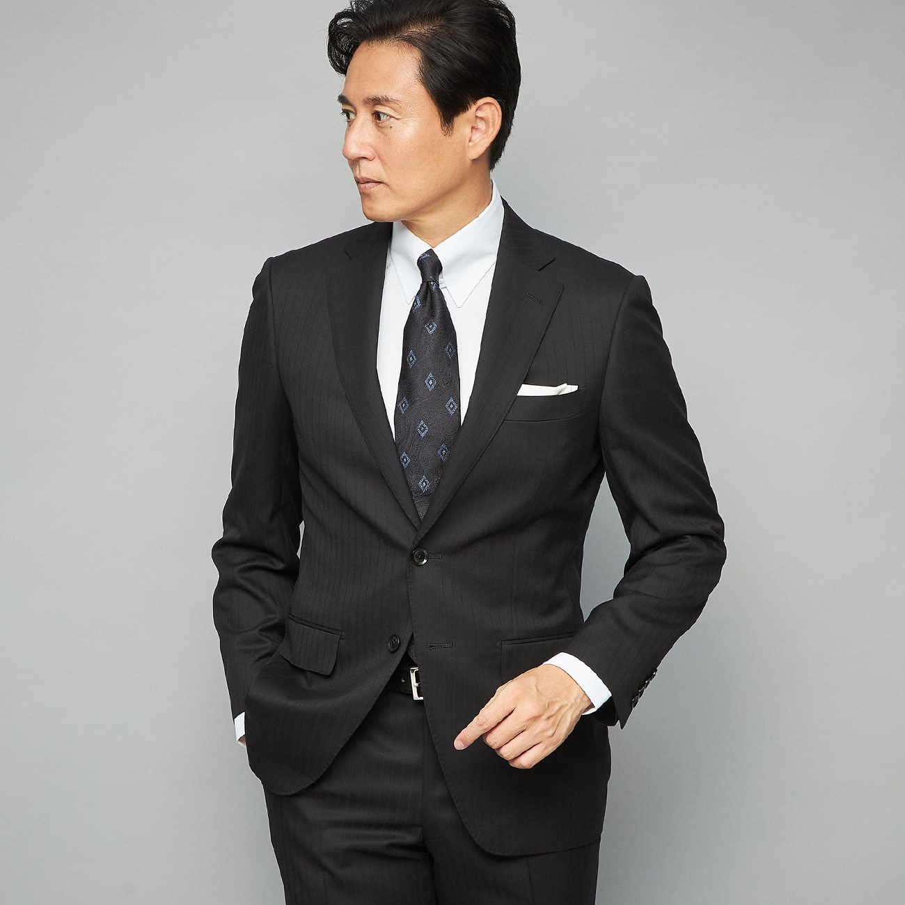 アウトレット】日本製素材 黒織柄ストライプスーツ ベーシック JUNKO