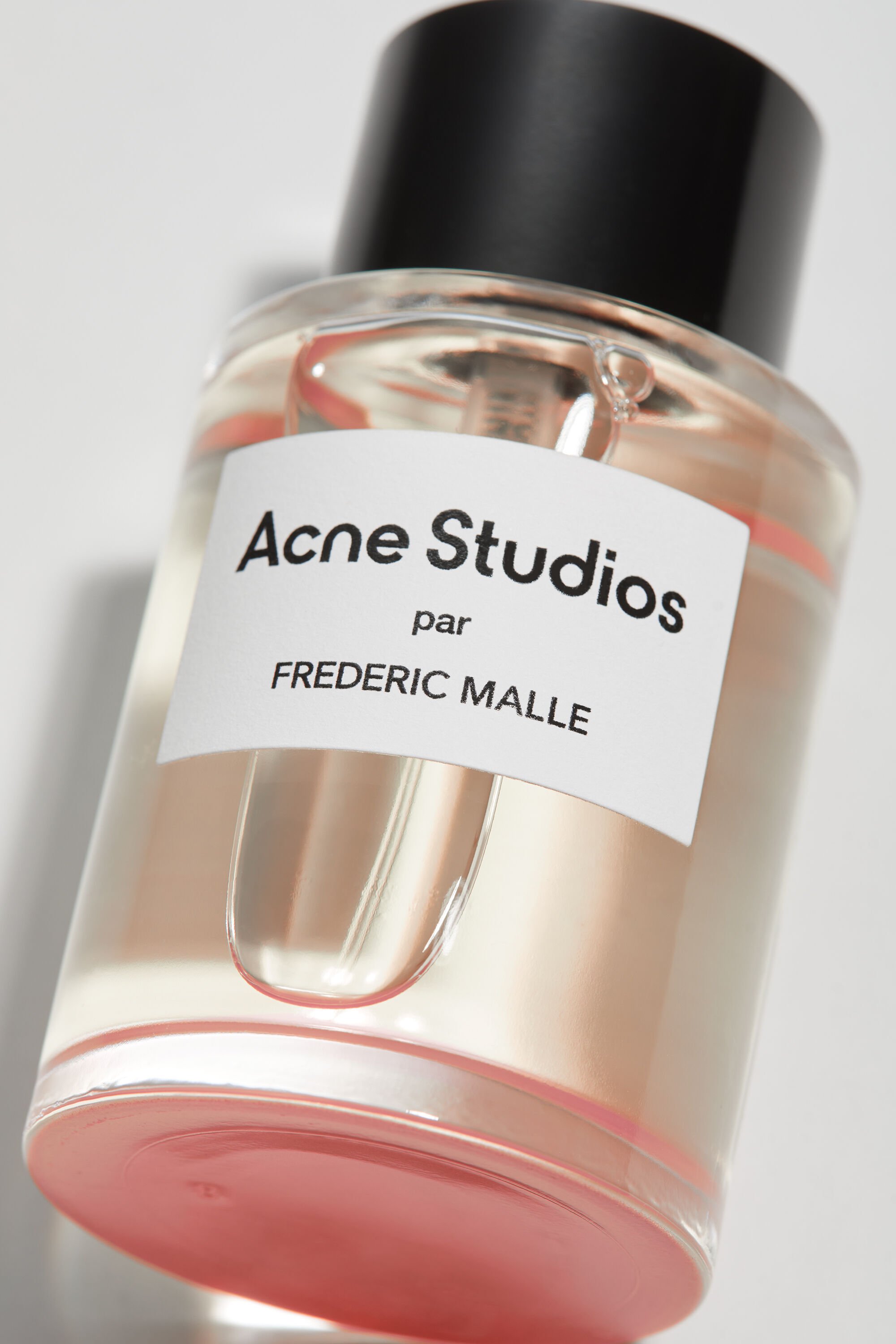 Acne Studios - Acne Studios par FREDERIC MALLE by Suzy Le Helley