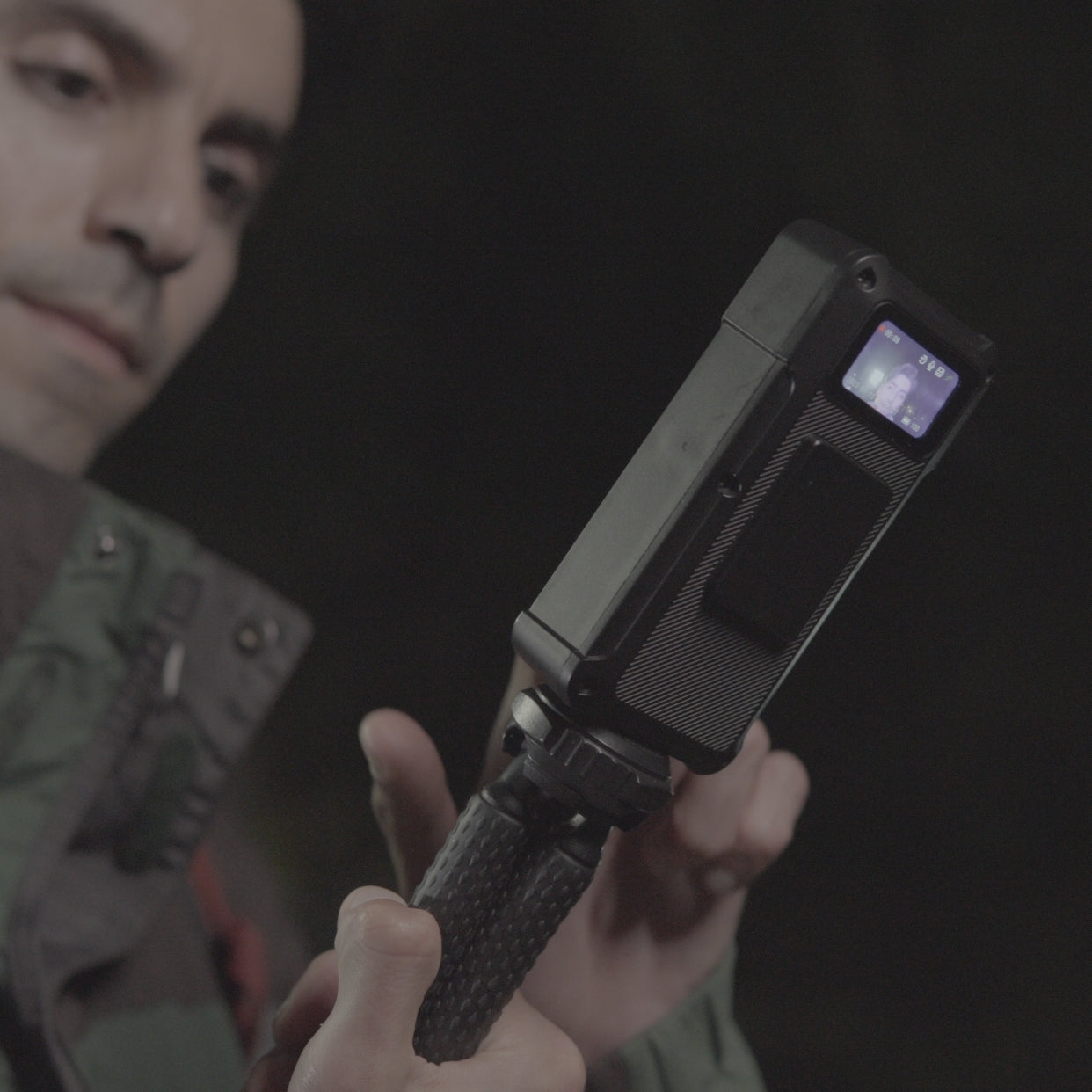 AKEEYO:どこでも取り付け簡単！暗視対応でコンパクトな防犯カメラ