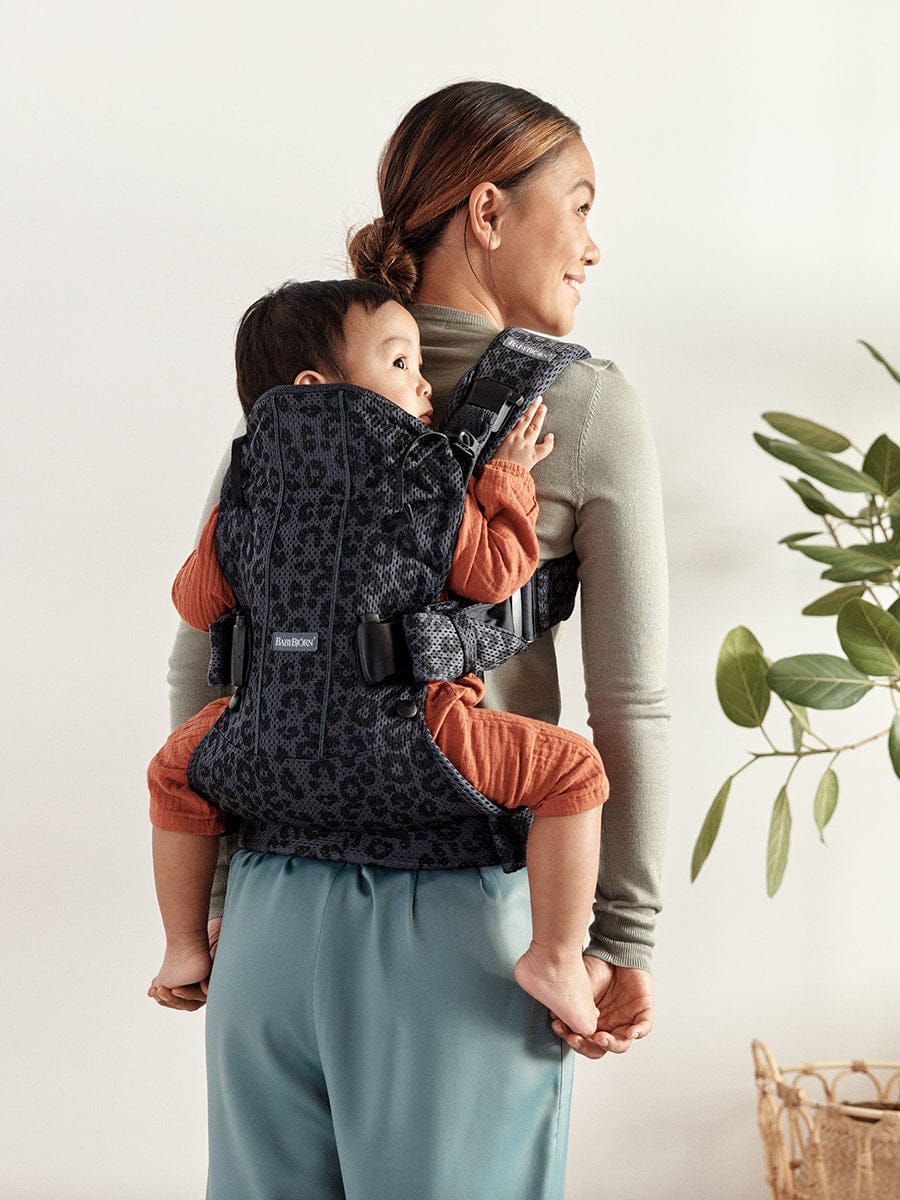 BabyBjörn Baby Carrier One Air 3D Mesh, Anthracite Leopard – Albee