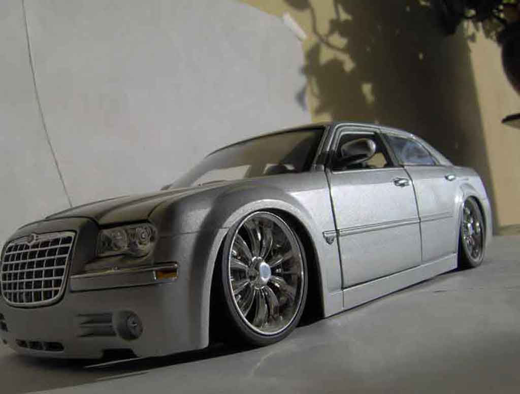Diecast model cars Chrysler 300C 1/18 Maisto dub grey - Alldiecast.us