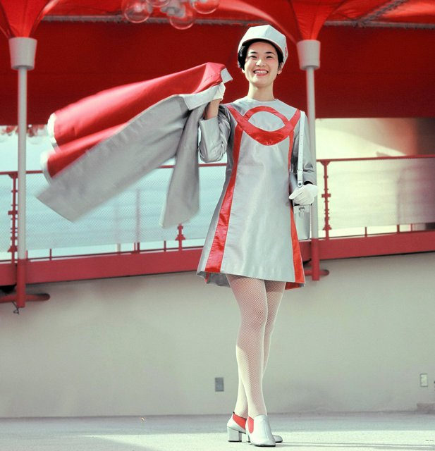 写真まとめ】1970年大阪万博のユニホーム ミニスカート流行 [大阪府