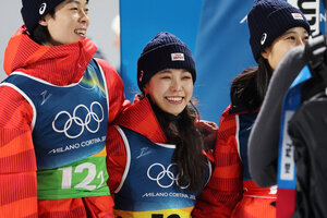 高梨沙羅「点と点が線につながった五輪」 帰国会見は晴れやかな表情