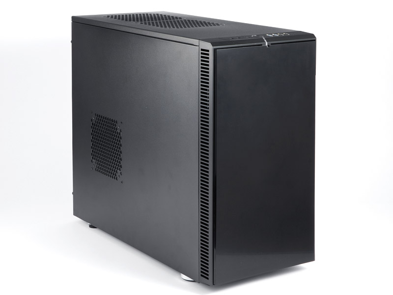 静音と冷却を両立したスタイリッシュなミドルタワー「Define R4