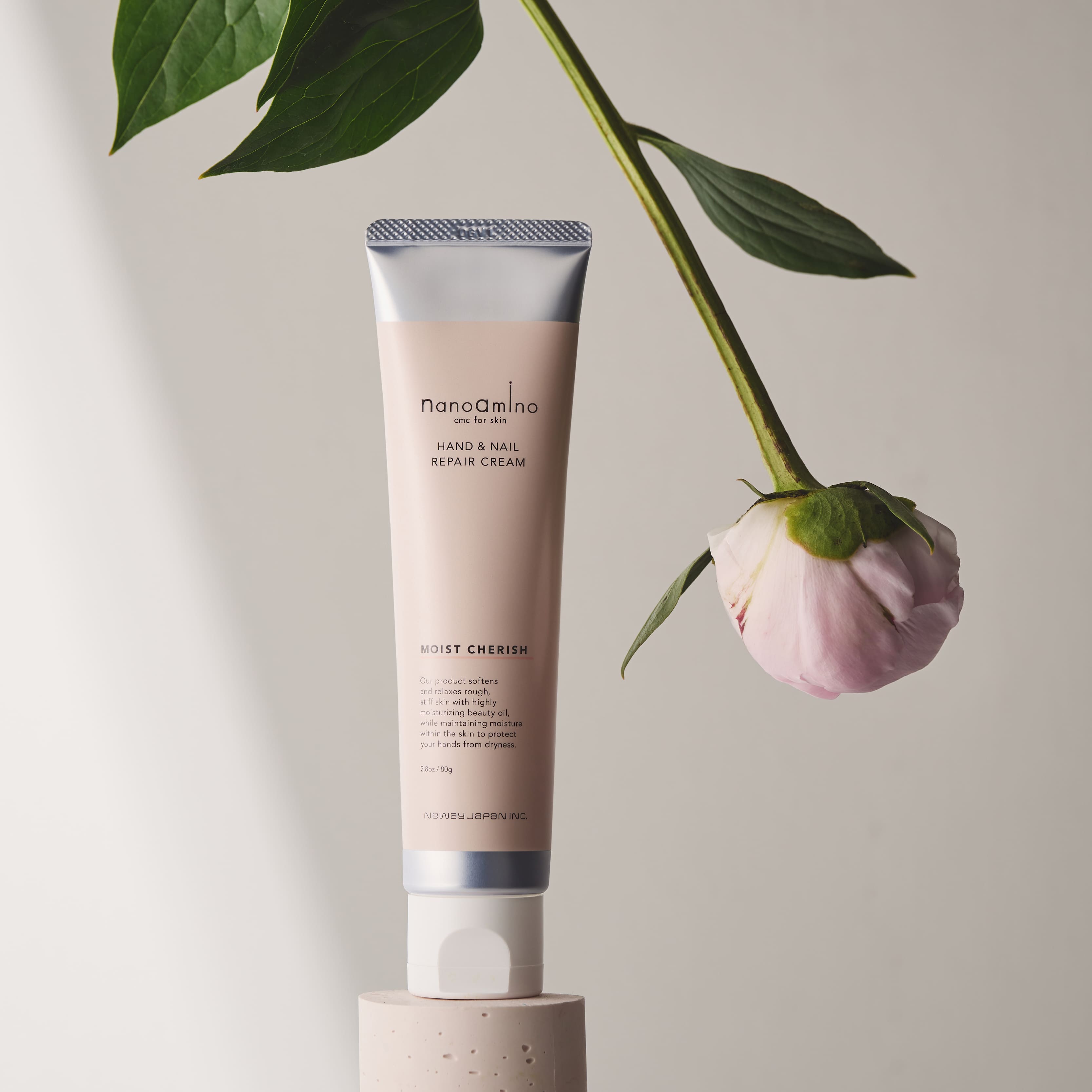 優しい華やかなフローラルの香りで 乾燥しがちな手肌にうるおいと癒し