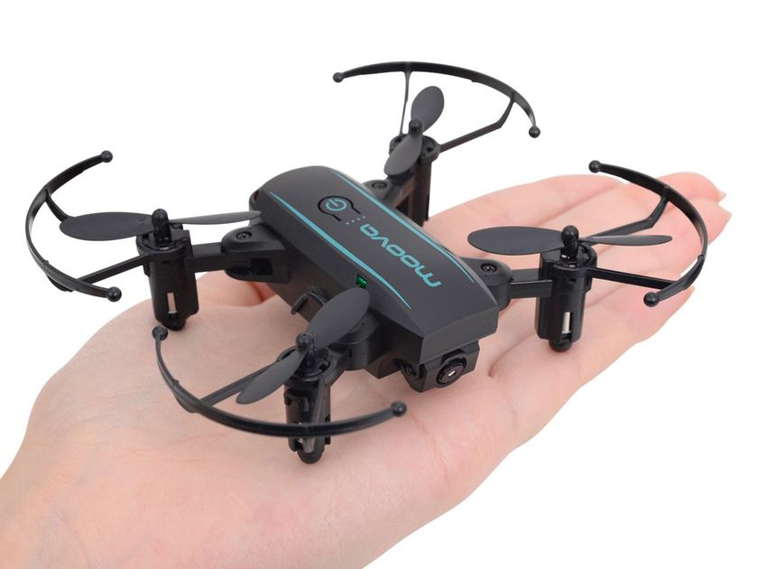 ポケットに入れて持ち歩ける超小型折りたたみドローン 「moova