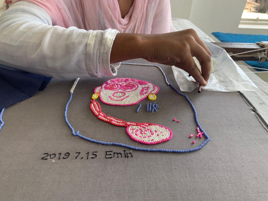 アンティーク、インド刺繍絵 インドの手作りの刺繍の作品 古い刺繍の