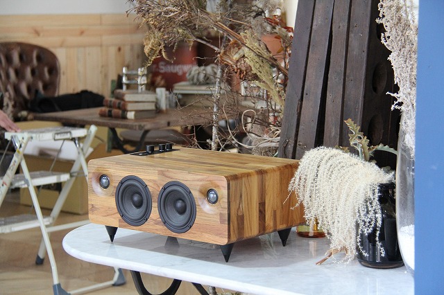 家具職人が作る本物の木を使ったスピーカー 国内発売に先駆けクラウド