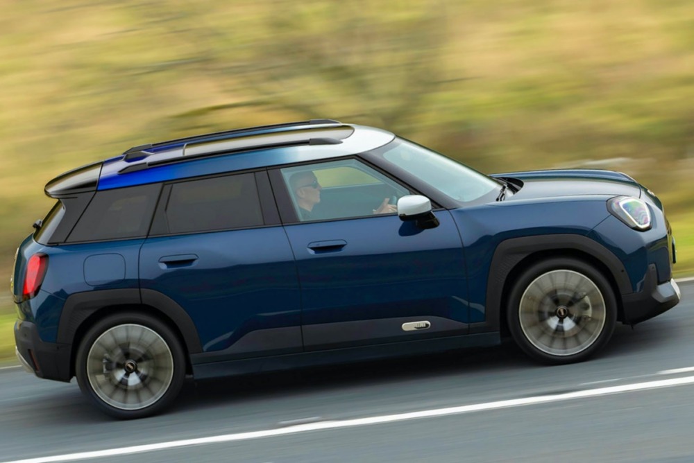 らしさが詰まった「5ドア」 ミニ・エースマン Eへ試乗 1クラス上の