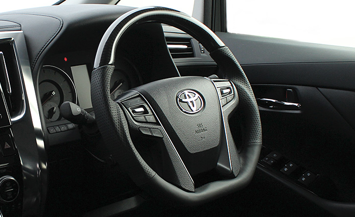 アルファード30系用Dライン・ウッドコンビステアリング REAL(レアル