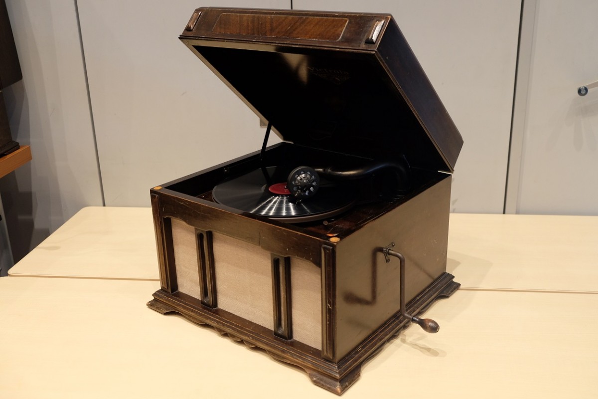 ビクトローラ 1-90｜蓄音機ギャラリーへ｜施設・設備｜オーディオ