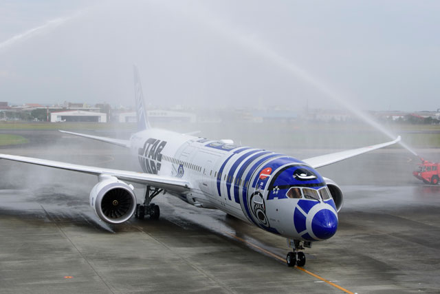ANAのR2-D2ジェット、宮崎に初飛来 国内線の限定運航初便