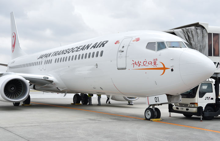 新うちなーの翼、曇天の那覇に 写真特集・JTAの737-800初号機到着