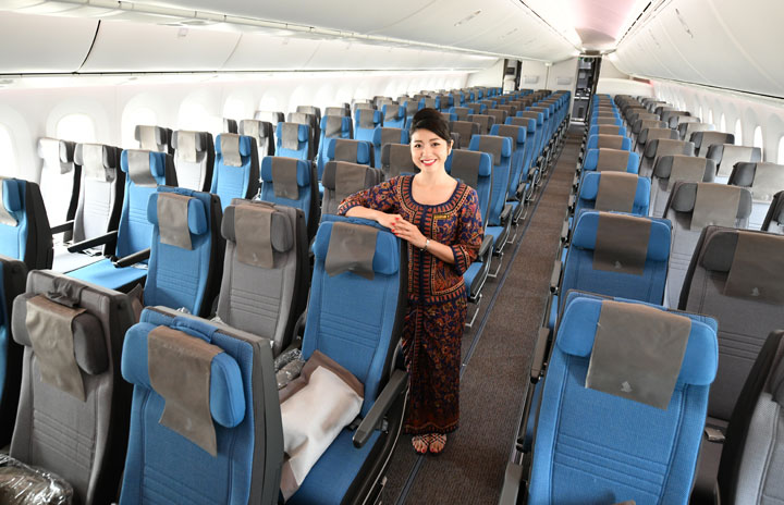 フットレスト廃止で足もと広々 写真特集・シンガポール航空787-10 日本