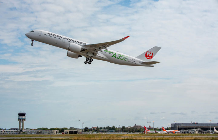 JALのA350、3号機が初飛行 グリーンロゴ後部に描く