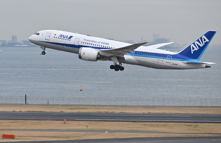 ANAの787初号機、3/1も運航 羽田－ソウルがトリトンブルー塗装最後に