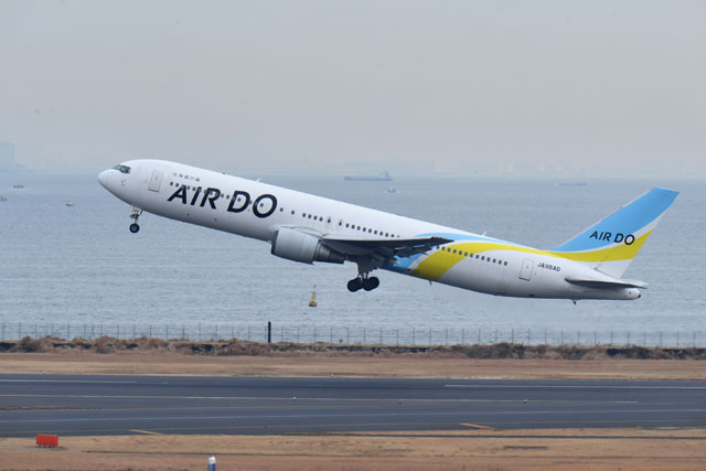エア・ドゥ、退役767初号機が米国へ 翼振り最後の羽田離陸