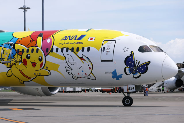 ANA、ピカチュウジェット就航 7年ぶりポケモン描く