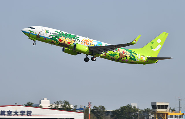 ソラシド、ナッシージェット就航 初の全面塗装機、1日6便で宮崎PR