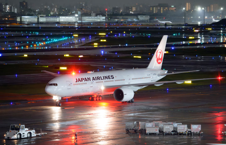 JALの777-200ER、最後の1機も売却便チャーター 退役3号機“飛行機の墓場