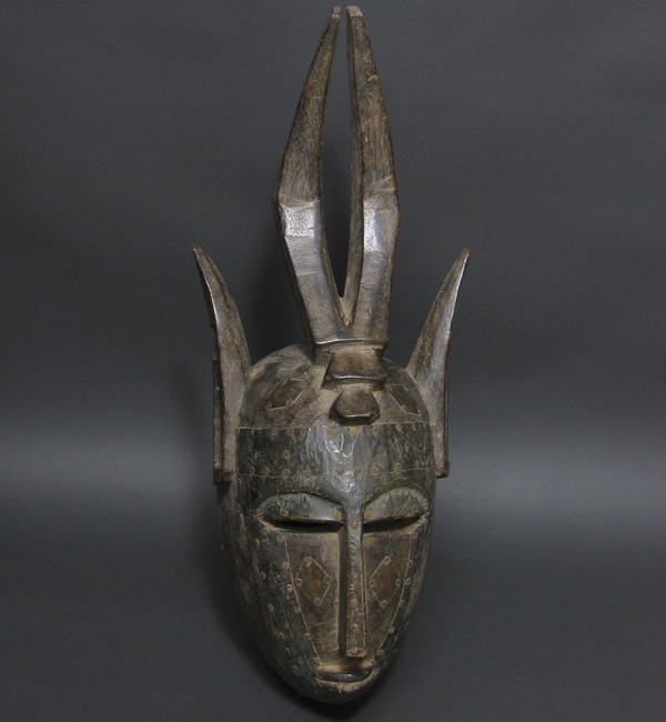 二本角のマスク<アフリカの仮面(木彫り)：アフリカ雑貨アザライ