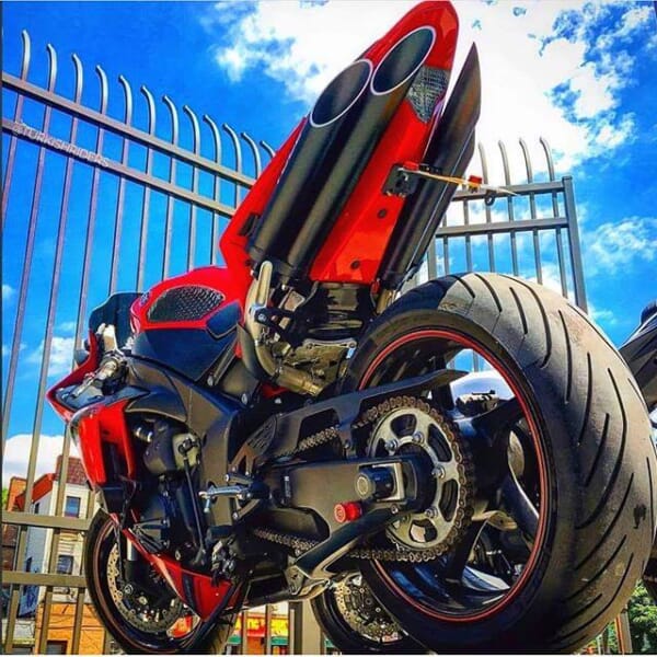 TOCE製目立ち度抜群なYZF-R1(09-14)用スラッシュアルミマフラー｜AxxL