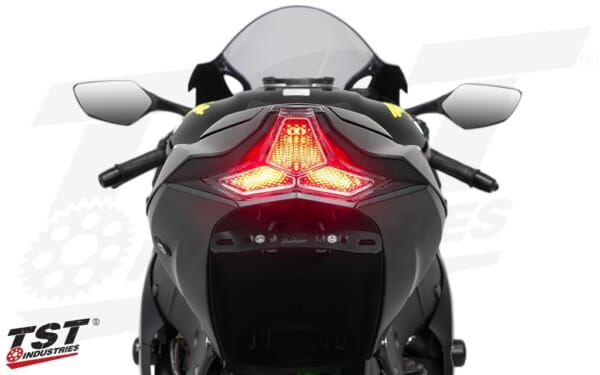 TST Industries ZX-25R ウィンカー内蔵LEDテールライト｜AxxL