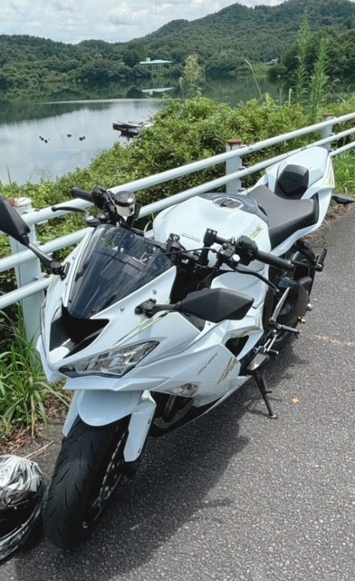 ZX6RにAXXLオリジナルアップハンドルキットを施工しました| AxxL