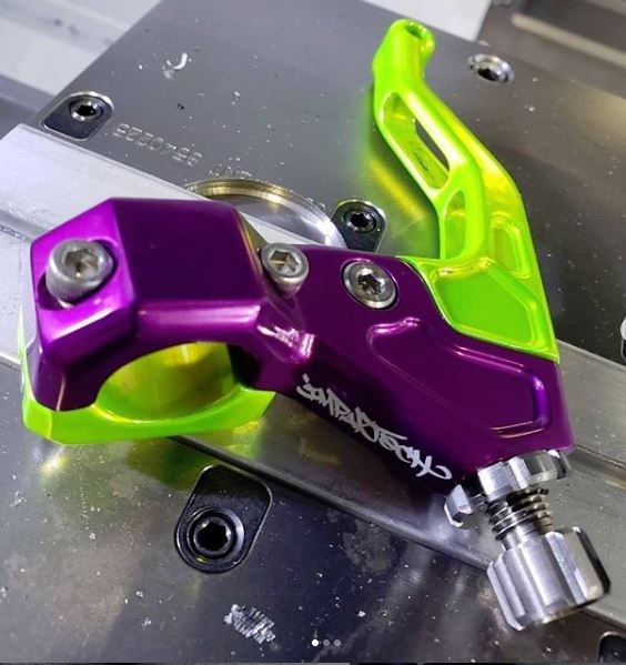 スタント車両には必須 !! クラッチを軽くする EZ PULL クラッチ| AxxL