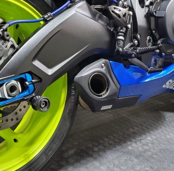 GSX-R600/750(11-25)にMOTOGPのようなサイド出しマフラー！｜AxxL